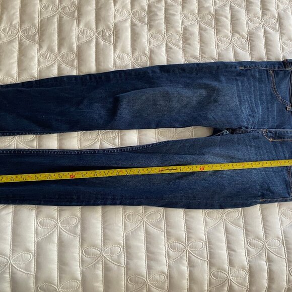 Women's Abercrombie & Fitch Dark Washed Denim Jeans - Picture 5 of 6